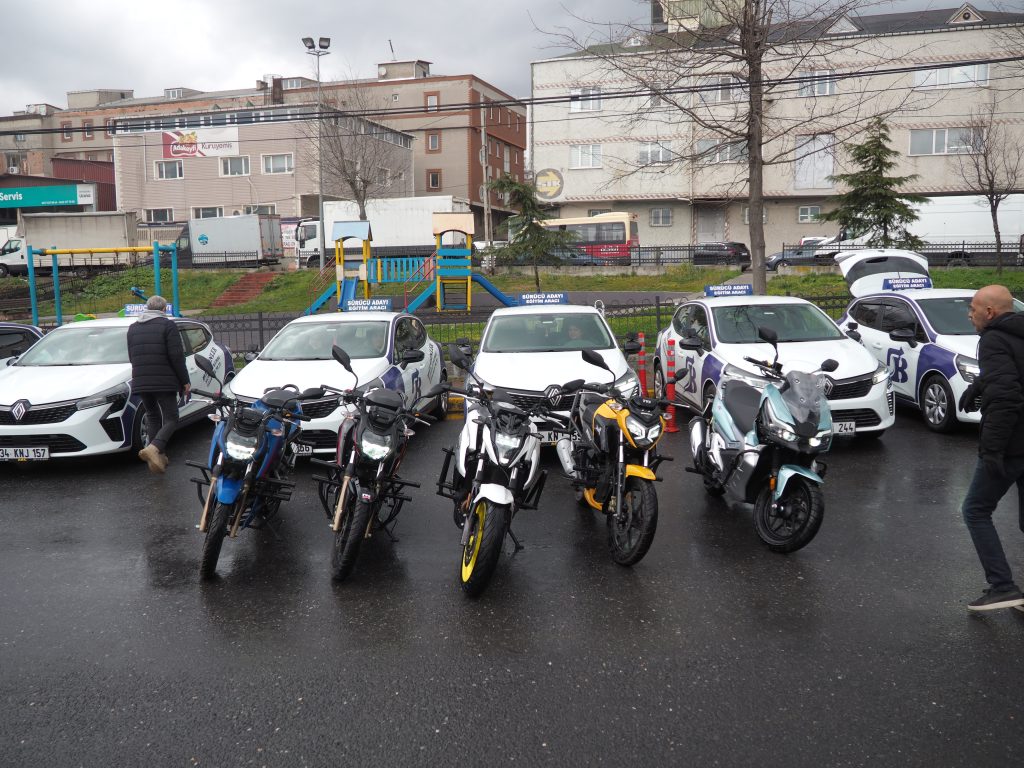 Otomobil ve motosiklet eğitim araçlarımız